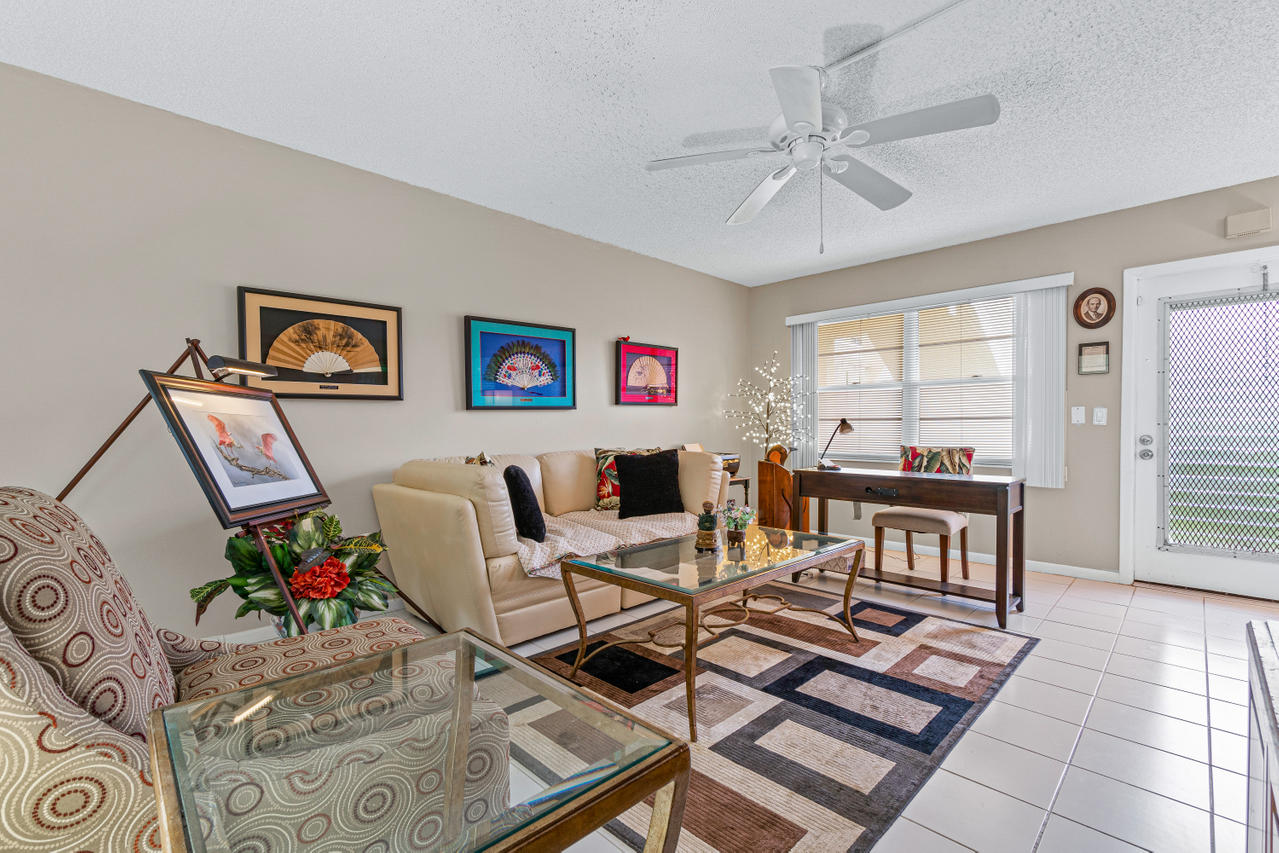 128 Dorset D Boca Raton, FL 33434 - Photo 3 of 20 Living Room