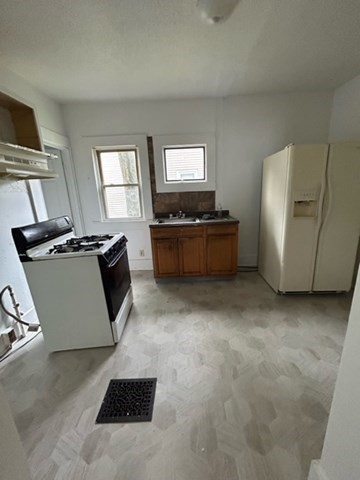 75 Sherman Street Springfield, MA 01109 - Photo 4 of 9 Gallery Image 4