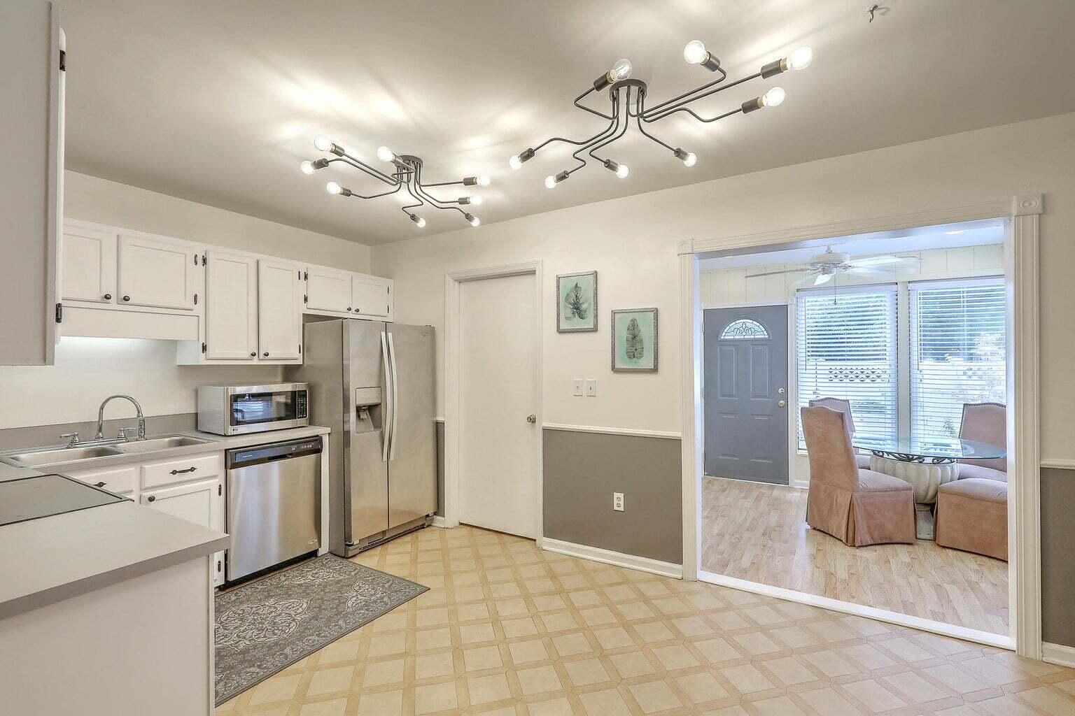 1387 Camp Road, Unit D Charleston, SC 29412 - Photo 4 of 15 kitchen2