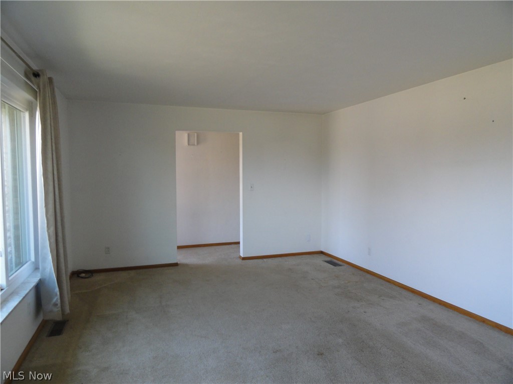 5479 Wylie Ridge Road New Cumberland, WV 26047 - Photo 3 of 22 Spacious LR w/buyer friendly neutral colors