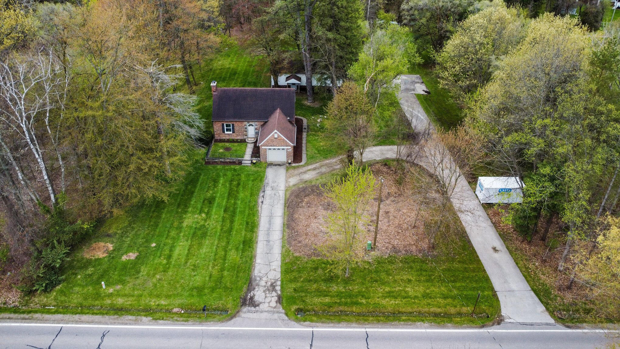 9840 Hyne Road Brighton, MI 48114 - Photo 21 of 25 Aerial_Front