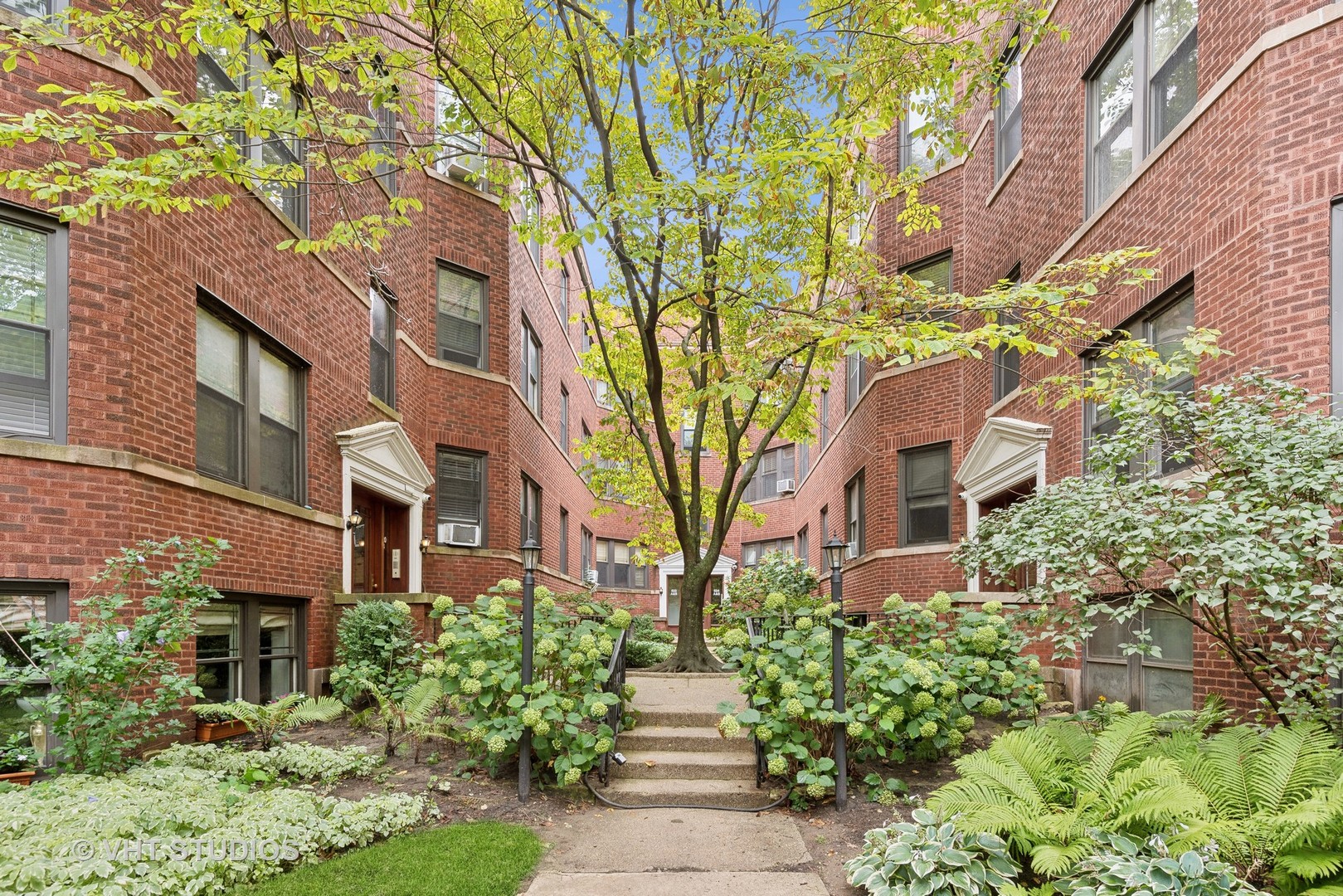 524 Sheridan Road, Unit 2A Evanston, IL 60202 - Photo 1 of 18 front view of a house with a garden