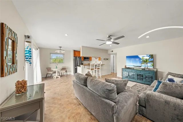 $425,000 | 601 Periwinkle Way, Unit D5, Sanibel, FL 33957