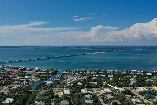 $425,000 | 601 Periwinkle Way, Unit D5, Sanibel, FL 33957