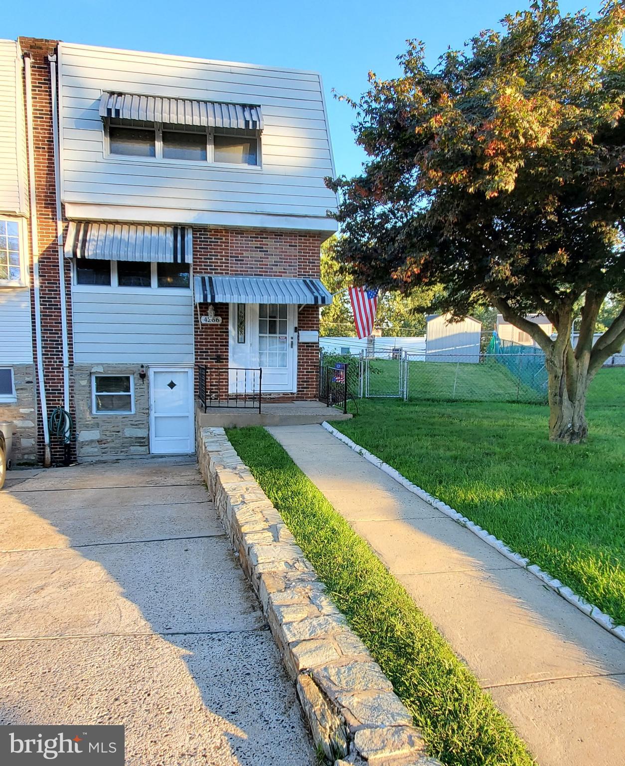4266 Lawnside Road Philadelphia, PA 19154 - Photo 1 of 26 Long Driveway