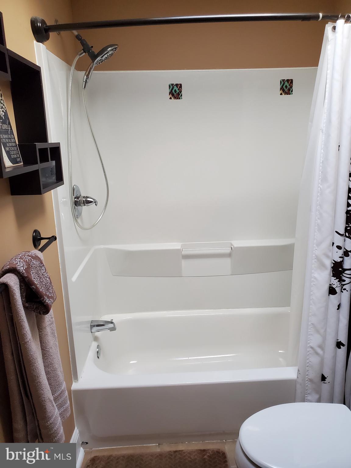 4266 Lawnside Road Philadelphia, PA 19154 - Photo 18 of 26 ...with tub.