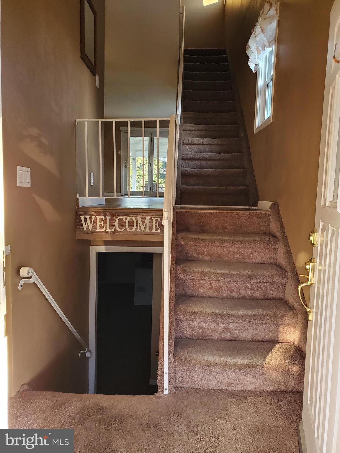 4266 Lawnside Road Philadelphia, PA 19154 - Photo 3 of 26 ...or down.