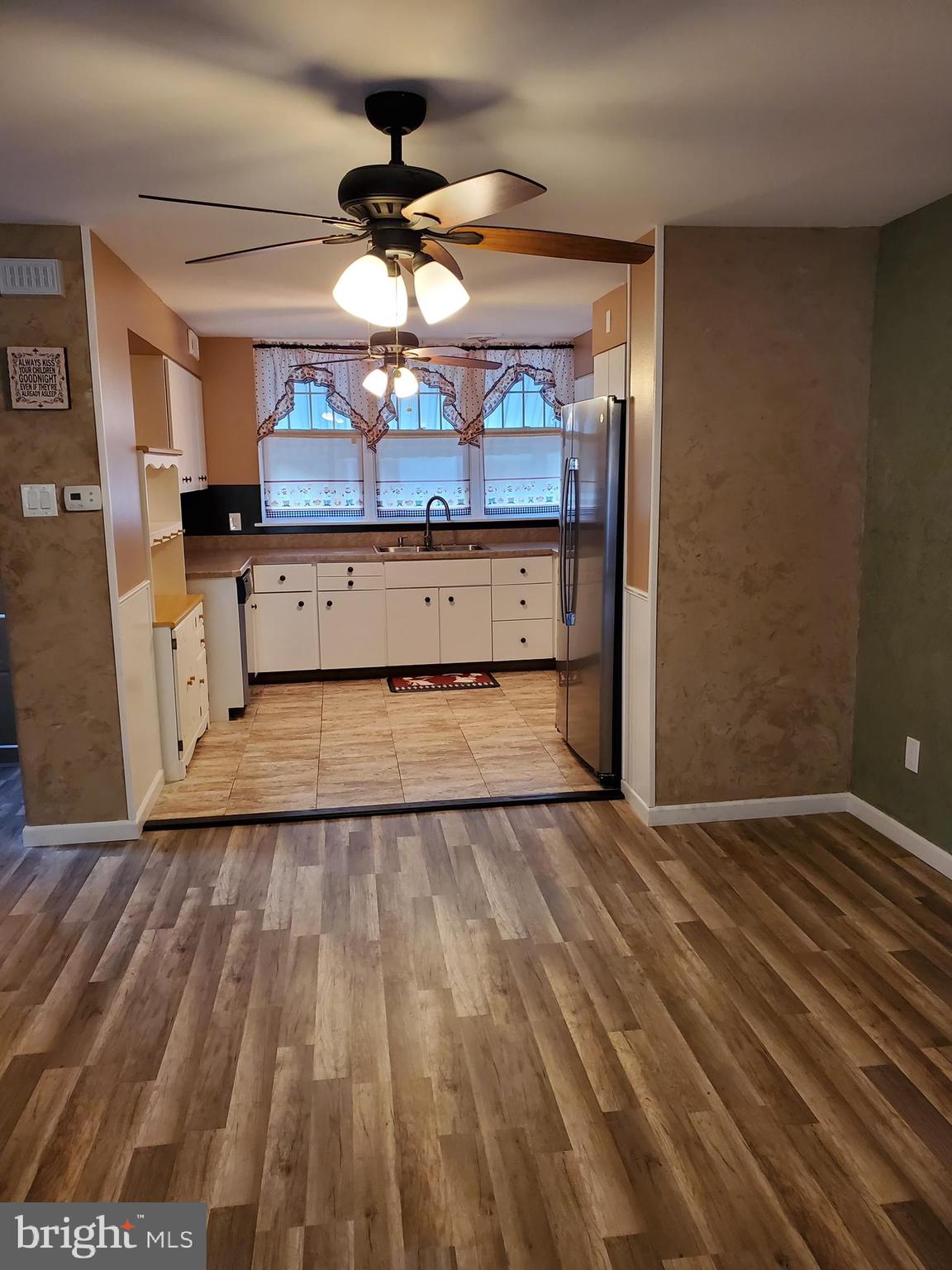 4266 Lawnside Road Philadelphia, PA 19154 - Photo 6 of 26 Kitchen