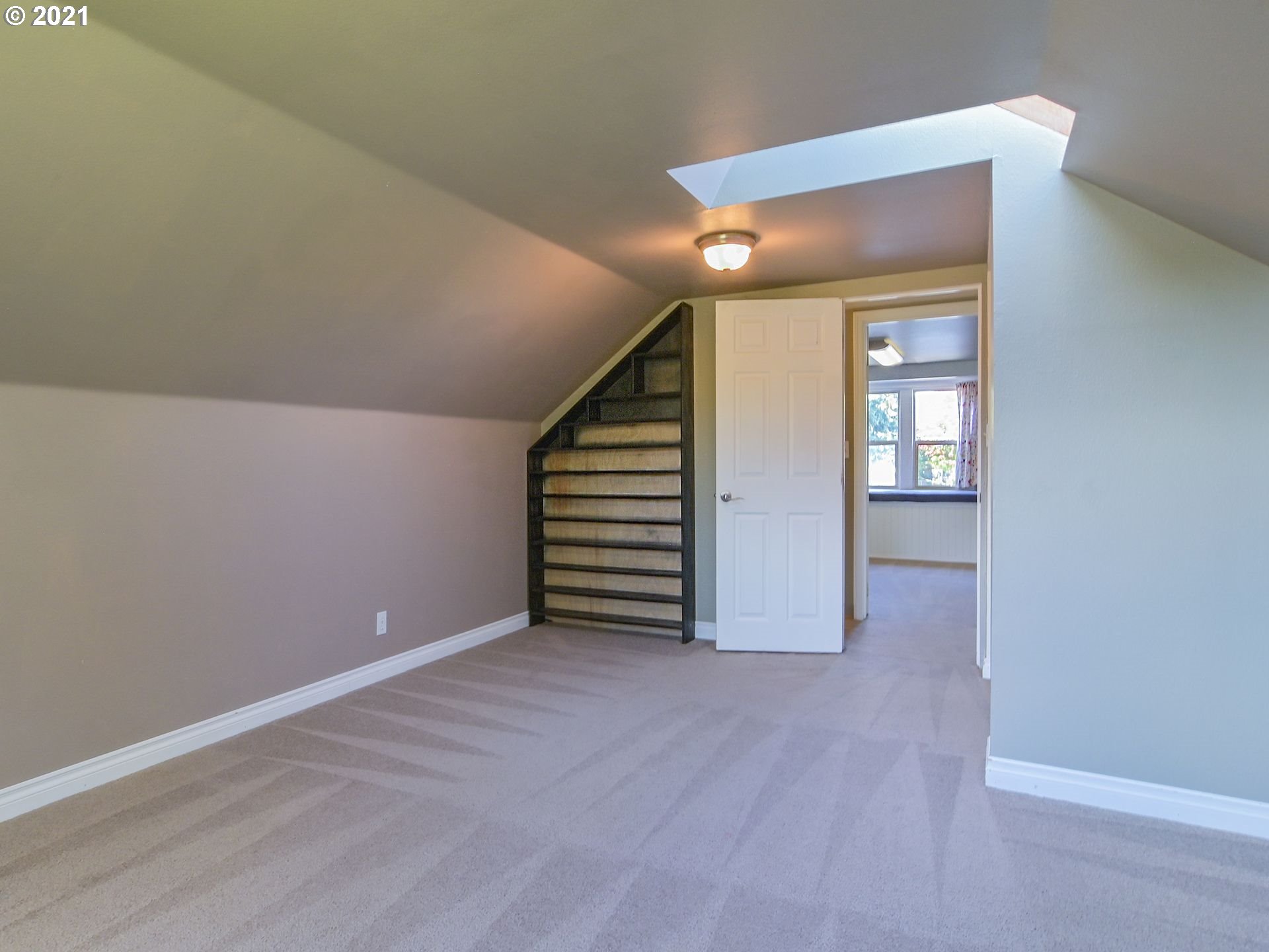 3727 Jasper Road Springfield, OR 97478 - Photo 15 of 32 a view of an empty room with wooden floor and a window