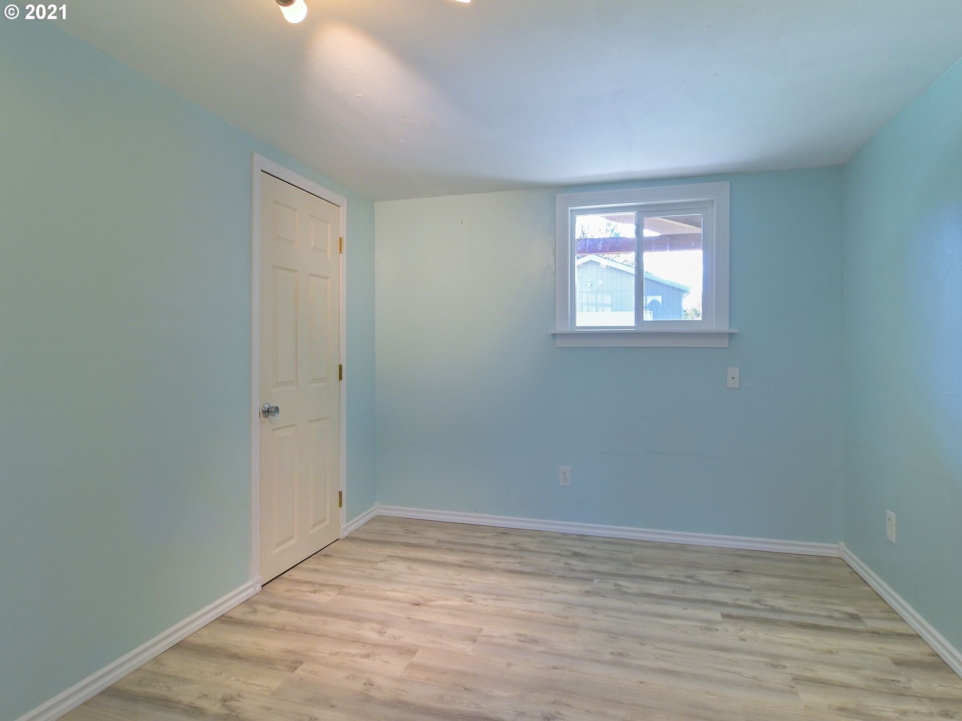 3727 Jasper Road Springfield, OR 97478 - Photo 16 of 32 an empty room with wooden floor and windows
