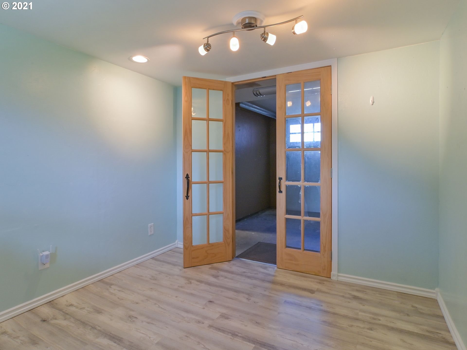 3727 Jasper Road Springfield, OR 97478 - Photo 17 of 32 wooden floor in an empty room with a window