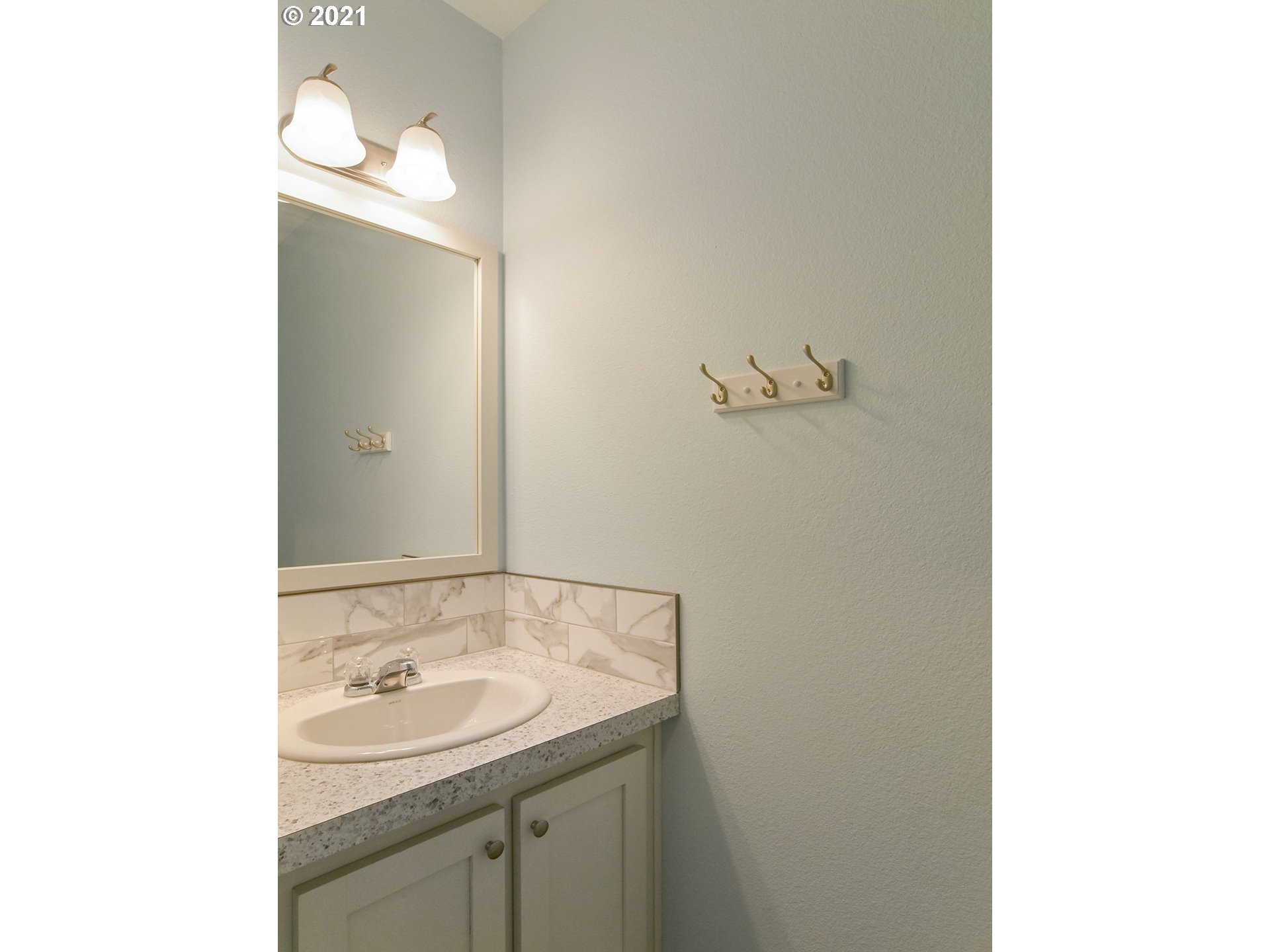 3727 Jasper Road Springfield, OR 97478 - Photo 26 of 32 a bathroom with a sink and a mirror