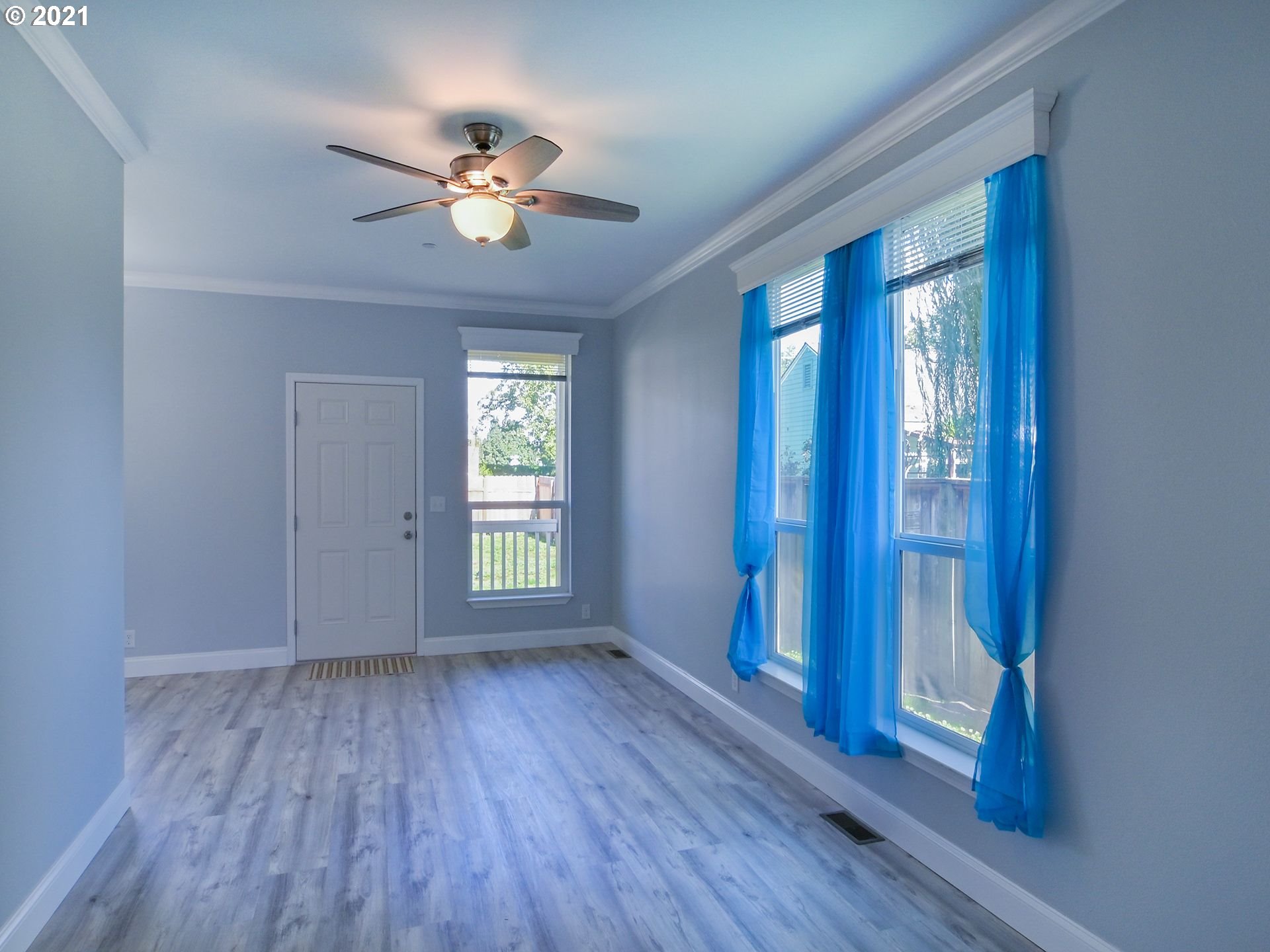 3727 Jasper Road Springfield, OR 97478 - Photo 27 of 32 a view of an empty room with wooden floor and a window