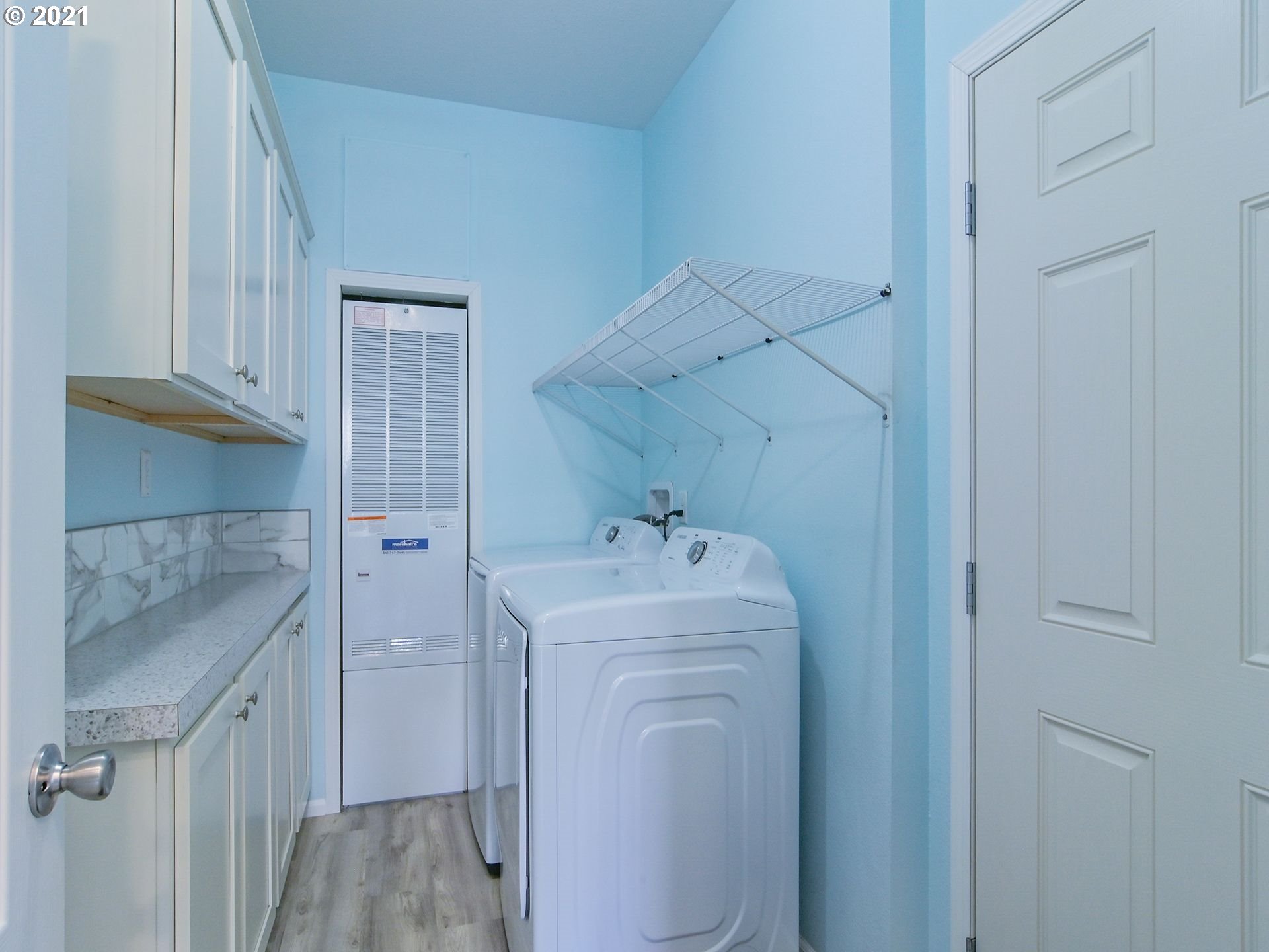 3727 Jasper Road Springfield, OR 97478 - Photo 30 of 32 a utility room with a washer and dryer