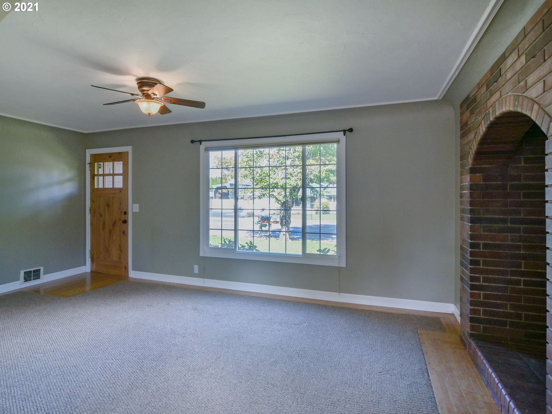 3727 Jasper Road Springfield, OR 97478 - Photo 7 of 32 a view of an empty room with a window