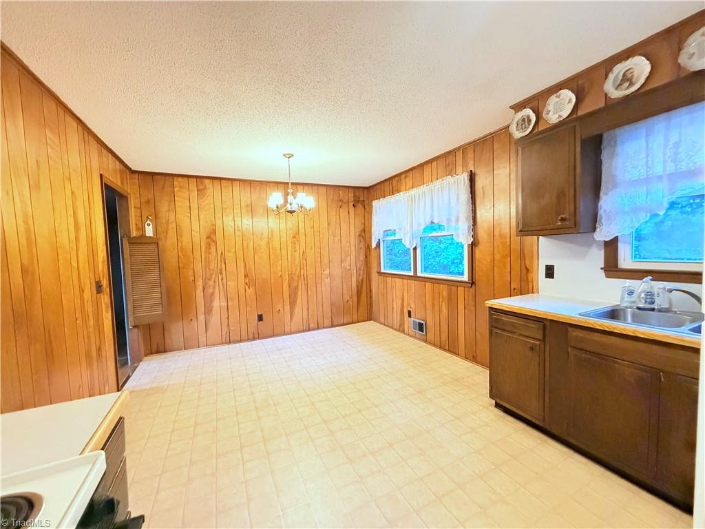 581 Martin Byrd Road Elkin, NC 28621 - Photo 7 of 24
