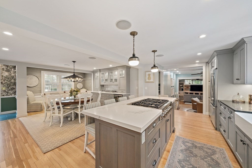 10 Kings Road Canton, MA 02021 - Photo 1 of 42 Gallery Image 1