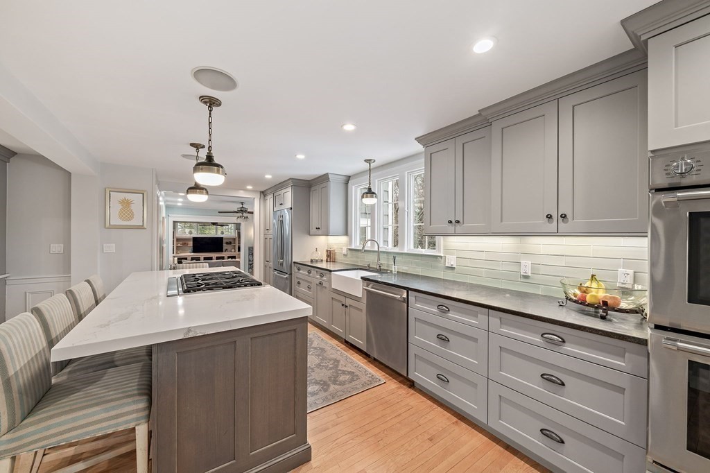 10 Kings Road Canton, MA 02021 - Photo 4 of 42 Gallery Image 4