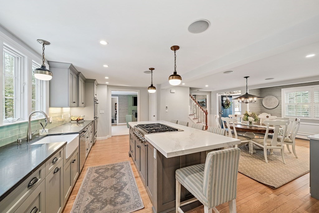 10 Kings Road Canton, MA 02021 - Photo 5 of 42 Gallery Image 5