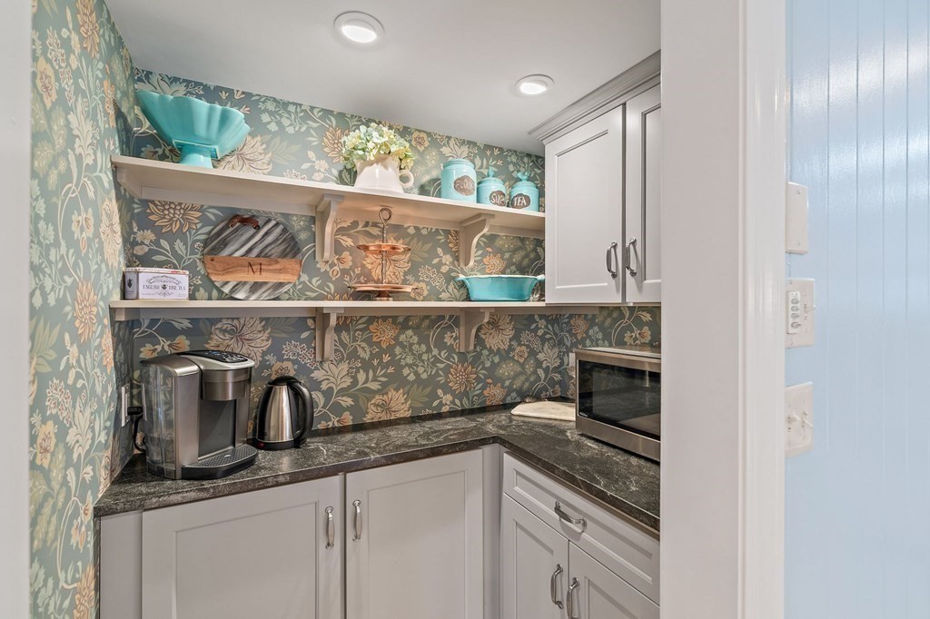 10 Kings Road Canton, MA 02021 - Photo 8 of 42 Gallery Image 8