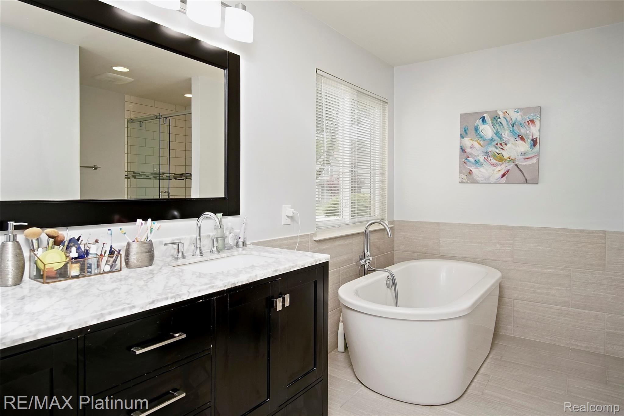 1668 Scio Ridge Road Ann Arbor, MI 48103 - Photo 12 of 31 011-photo-main-bathroom-9252732.jpg