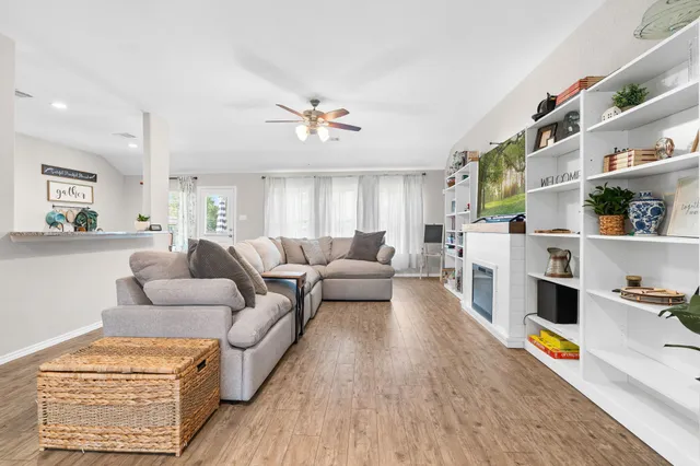 $350,000 | 9716 Cold Creek Drive, Conroe, TX 77306