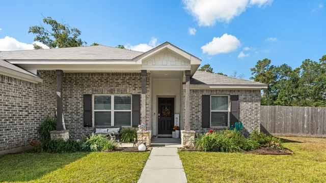 $350,000 | 9716 Cold Creek Drive, Conroe, TX 77306