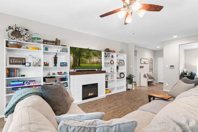 $350,000 | 9716 Cold Creek Drive, Conroe, TX 77306