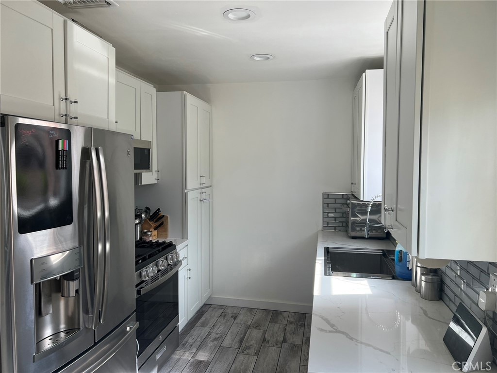 19415 Hart Street Reseda, CA 91335 - Photo 11 of 25 Kitchen