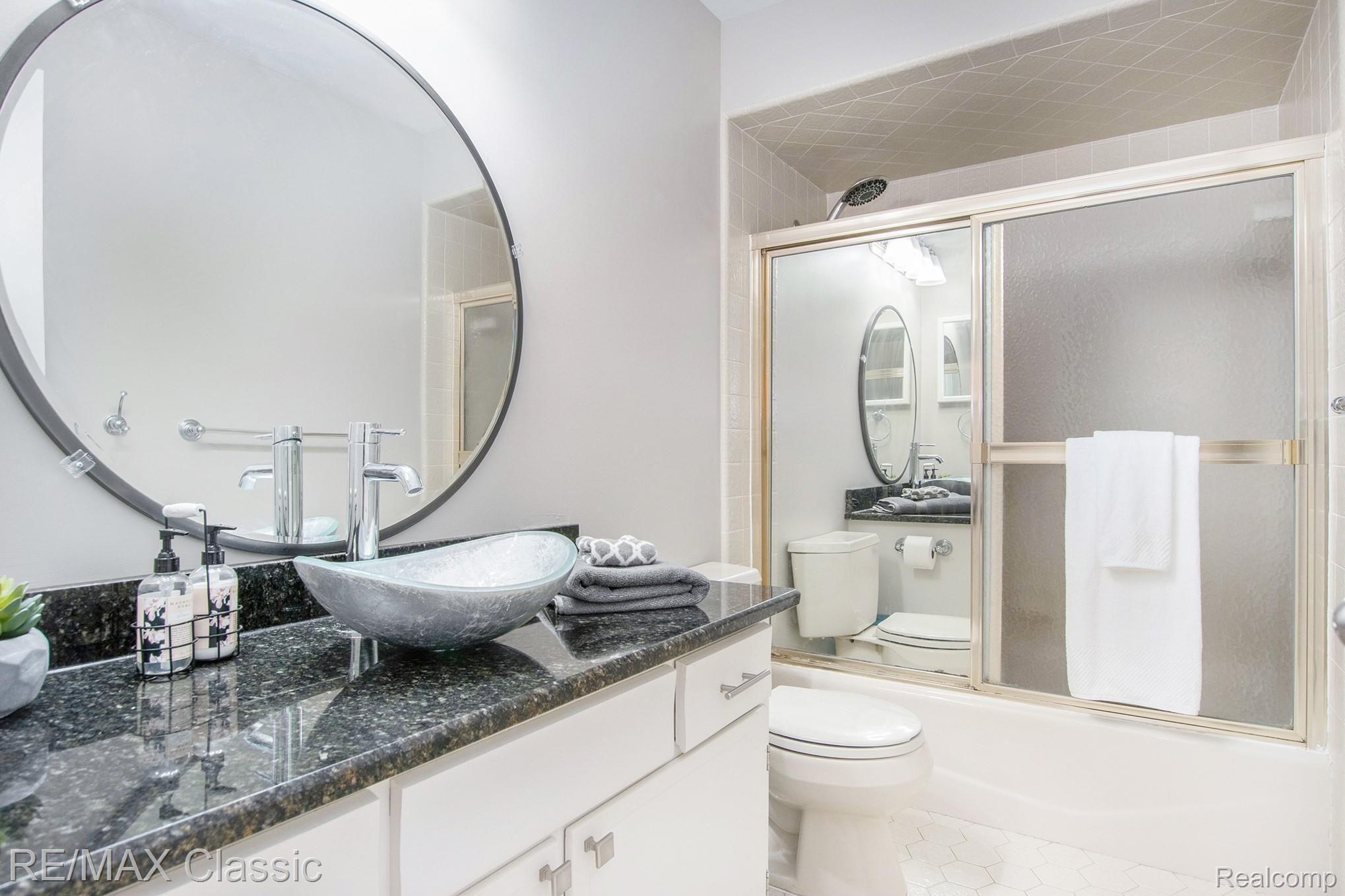 42230 Park Ridge Road Novi, MI 48375 - Photo 10 of 30 Full Bath
