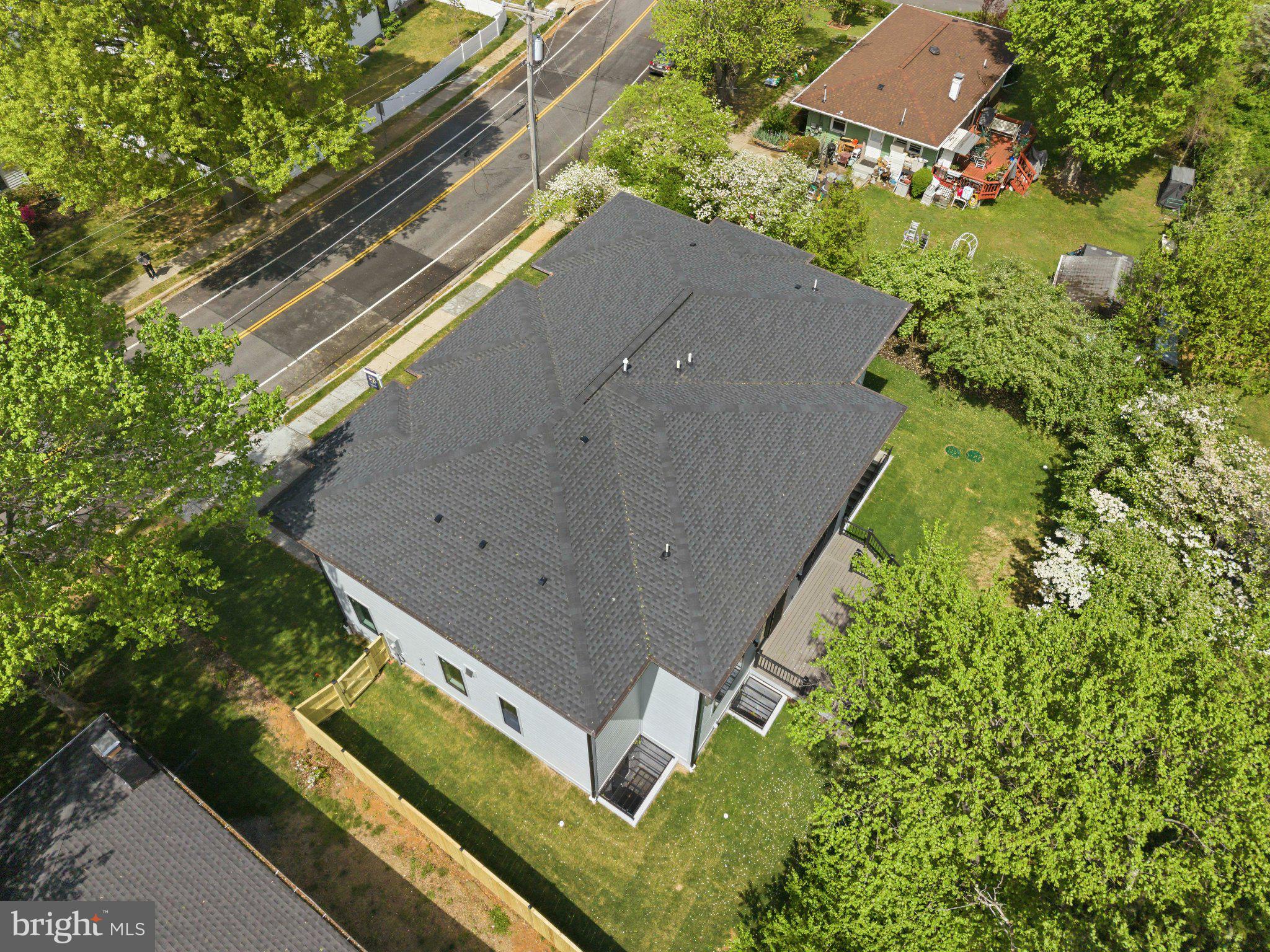 402 Marshall Road Southwest Vienna, VA 22180 - Photo 67 of 71 Spacious home with lush greenery.