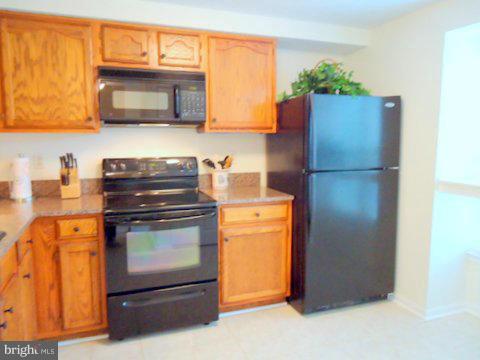 13928 Winding Ridge Lane Centreville, VA 20121 - Photo 10 of 29 a kitchen with stainless steel appliances granite countertop a refrigerator and a stove top oven