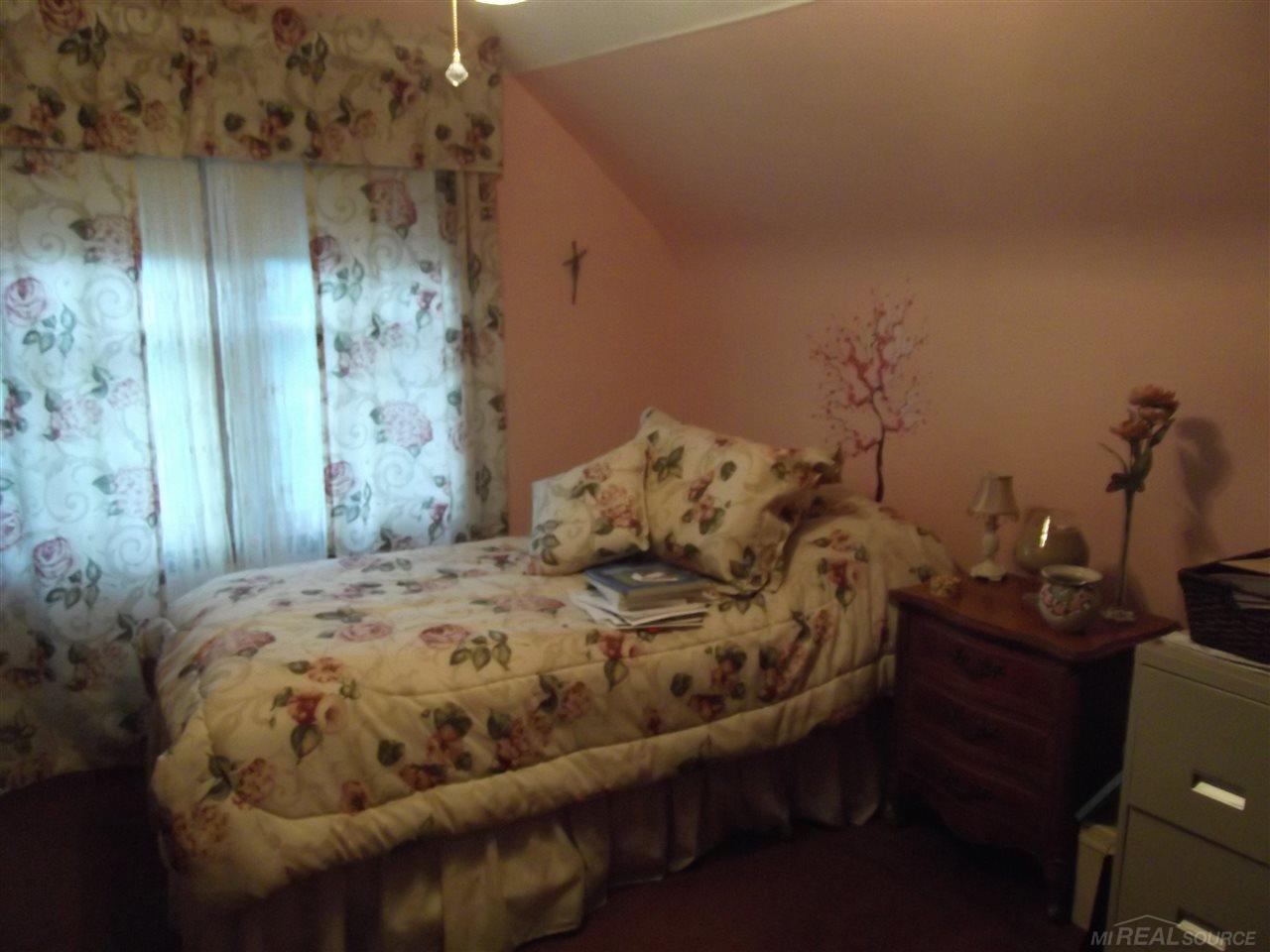 21351 Ryan Road Warren, MI 48091 - Photo 18 of 18 31370904-17.JPG