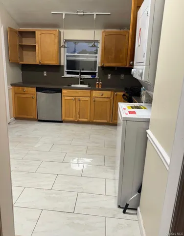 $3,600 | 400 Newbridge Road, East Meadow, NY 11554