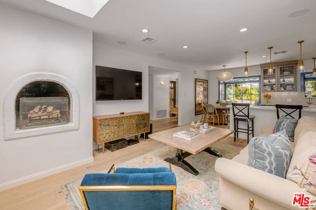 3266 Mandeville Canyon Road Los Angeles, CA 90049 - Photo 11 of 34