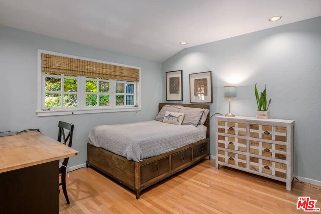 3266 Mandeville Canyon Road Los Angeles, CA 90049 - Photo 18 of 34