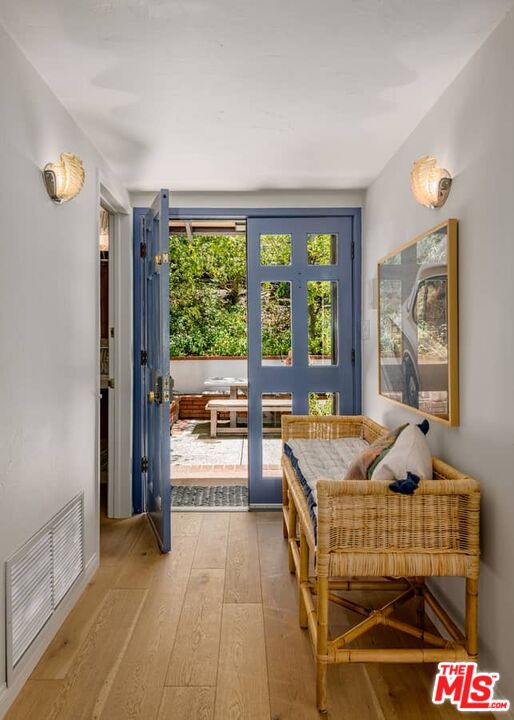 3266 Mandeville Canyon Road Los Angeles, CA 90049 - Photo 2 of 34