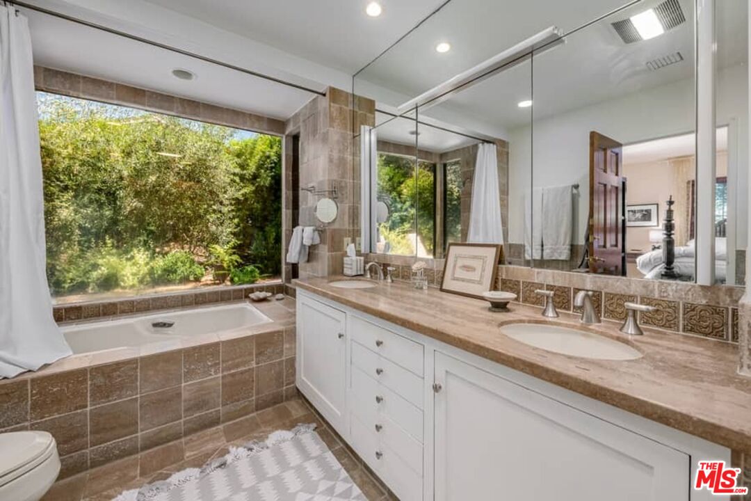 3266 Mandeville Canyon Road Los Angeles, CA 90049 - Photo 24 of 34