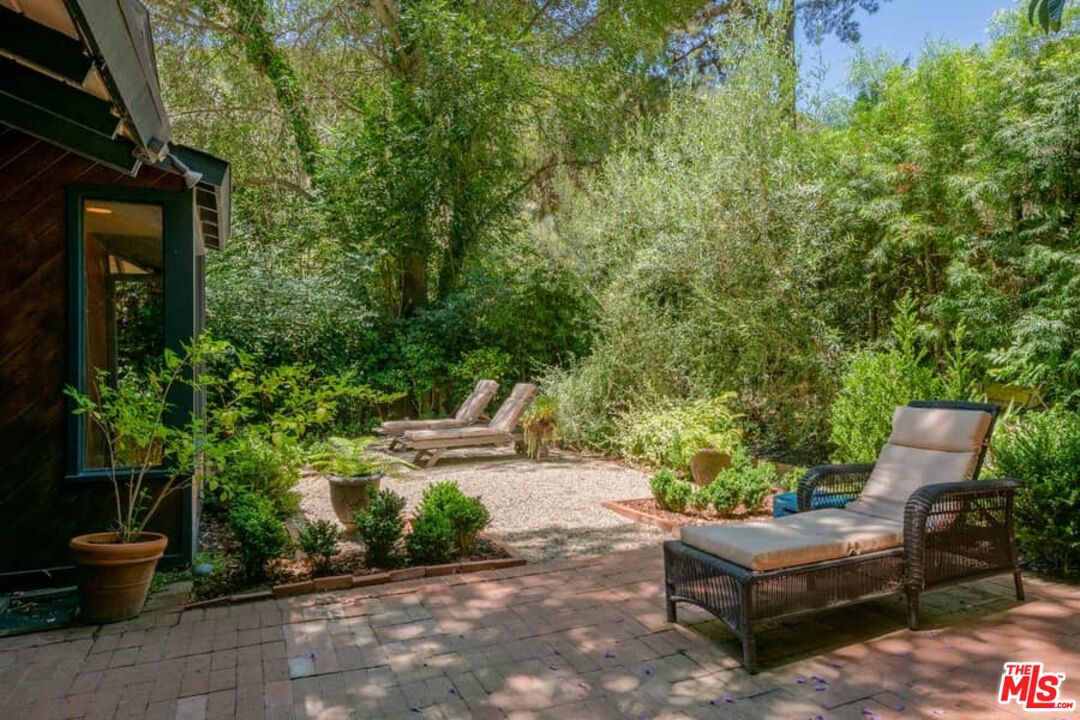 3266 Mandeville Canyon Road Los Angeles, CA 90049 - Photo 25 of 34