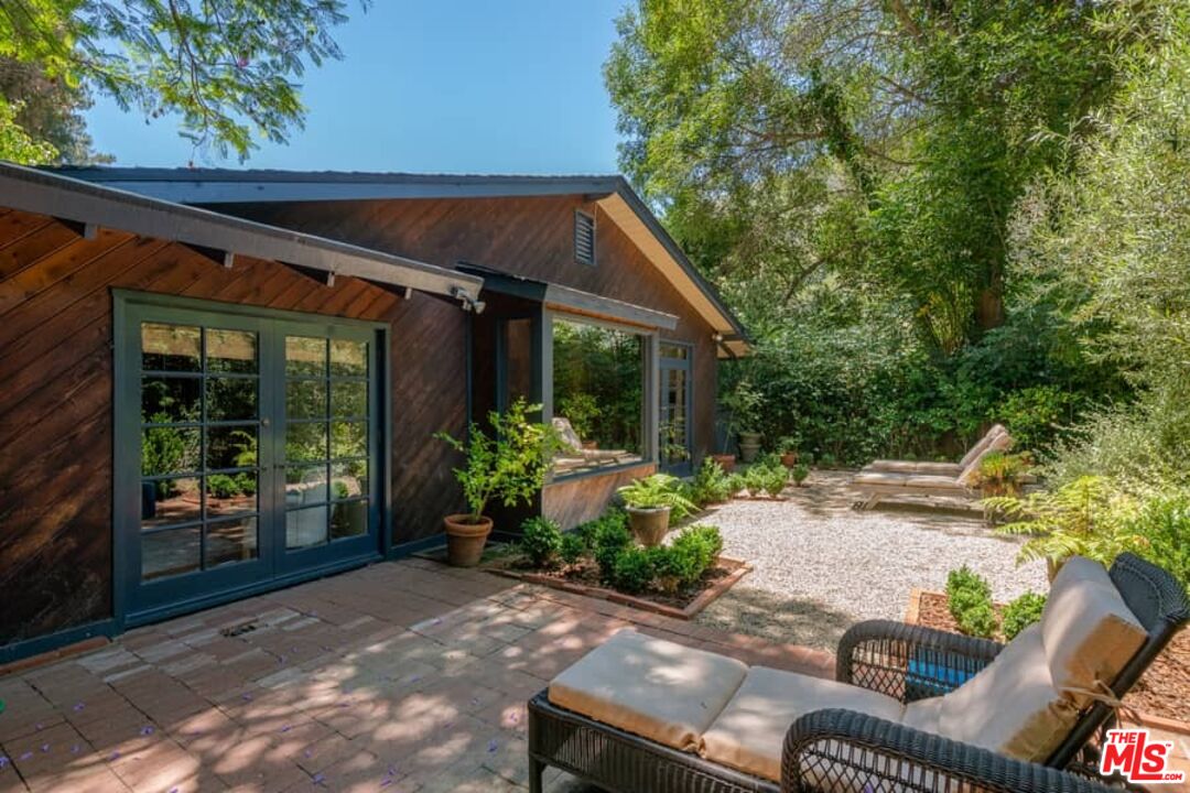 3266 Mandeville Canyon Road Los Angeles, CA 90049 - Photo 26 of 34