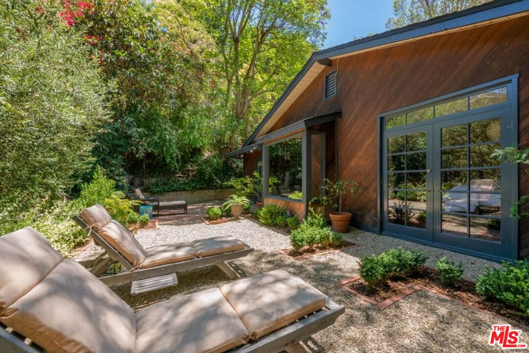 3266 Mandeville Canyon Road Los Angeles, CA 90049 - Photo 28 of 34