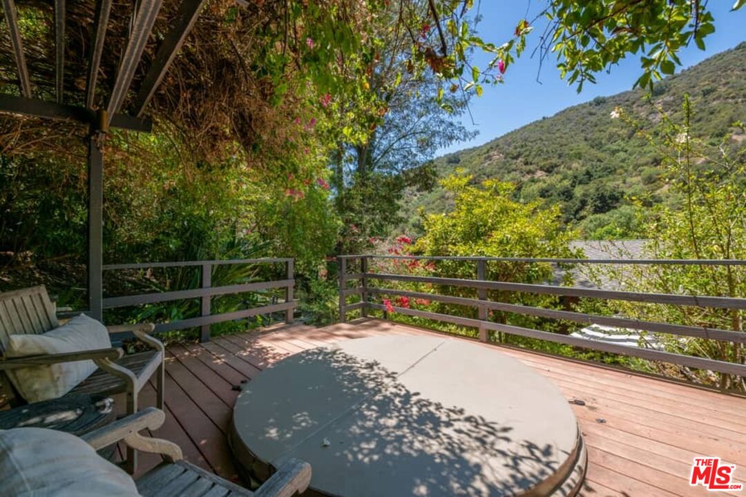 3266 Mandeville Canyon Road Los Angeles, CA 90049 - Photo 30 of 34
