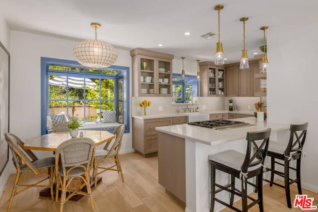 3266 Mandeville Canyon Road Los Angeles, CA 90049 - Photo 6 of 34