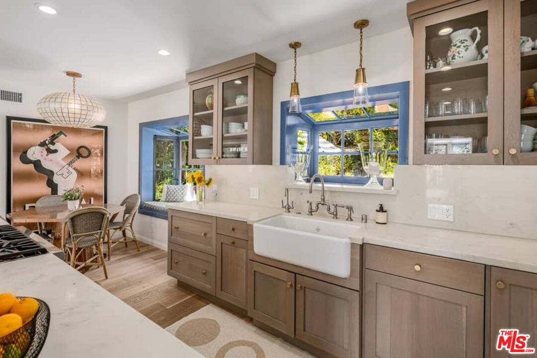 3266 Mandeville Canyon Road Los Angeles, CA 90049 - Photo 7 of 34