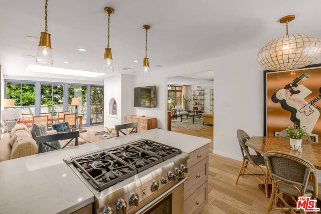 3266 Mandeville Canyon Road Los Angeles, CA 90049 - Photo 8 of 34