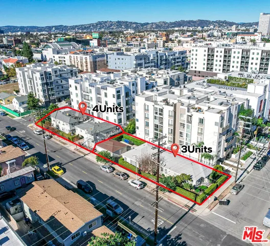 an outdoor sitting area