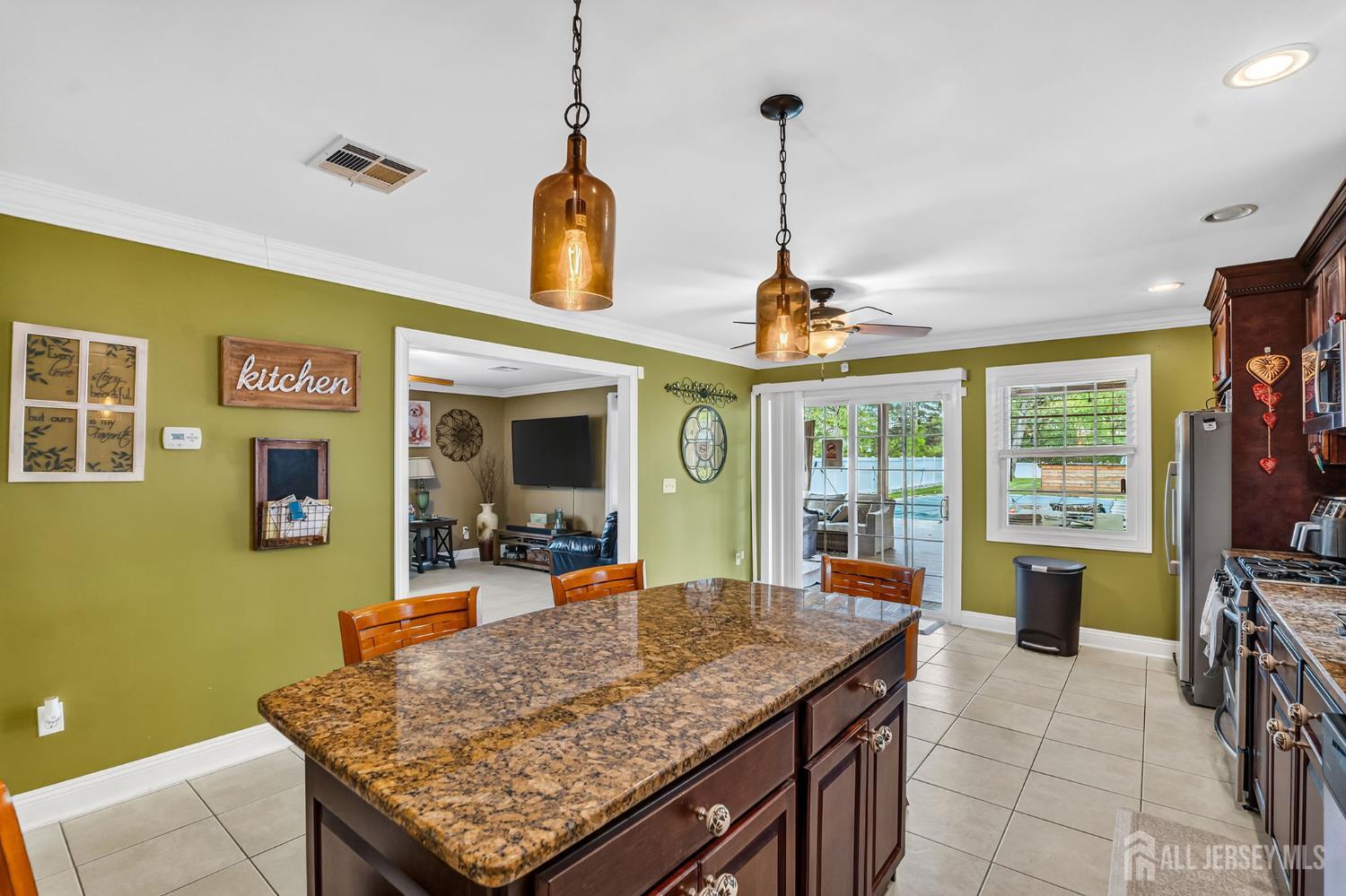 695 Spruce Road North Brunswick, NJ 08902 - Photo 9 of 63