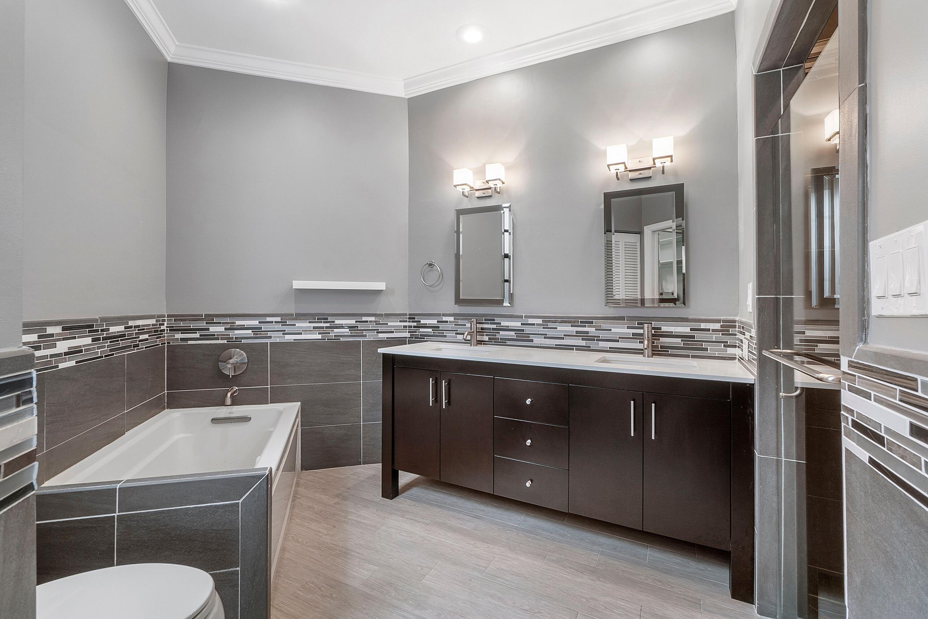 8712 Vía Reale Boca Raton, FL 33496 - Photo 11 of 32 Renovated