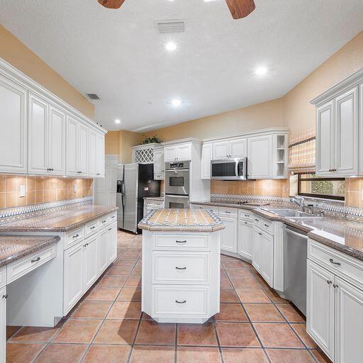 8712 Vía Reale Boca Raton, FL 33496 - Photo 2 of 32 Kitchen