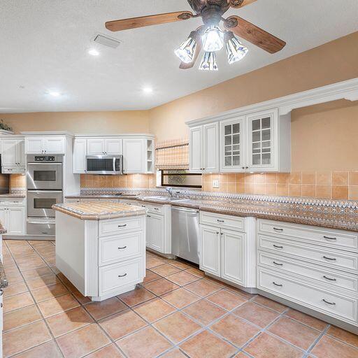 8712 Vía Reale Boca Raton, FL 33496 - Photo 3 of 32 Kitchen